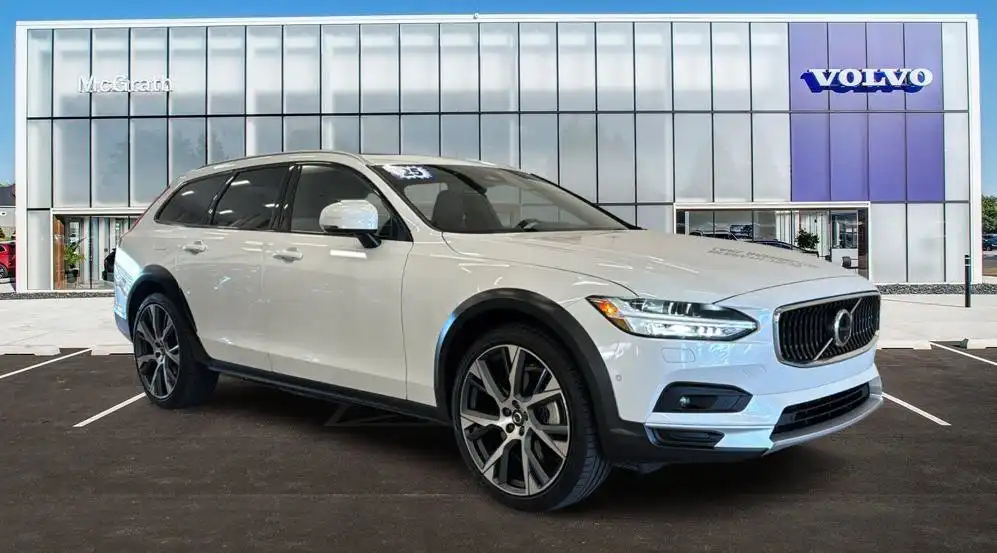 2025 Volvo V90 Cross Country B6 Ultra AWD's photo