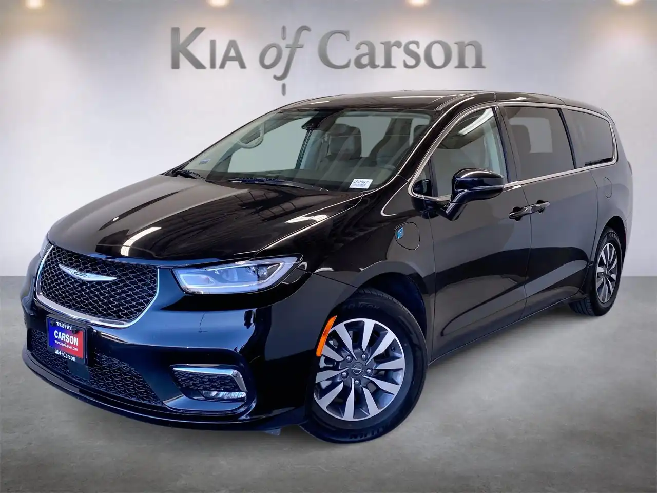 2024 Chrysler Pacifica Hybrid PHEV Select's photo