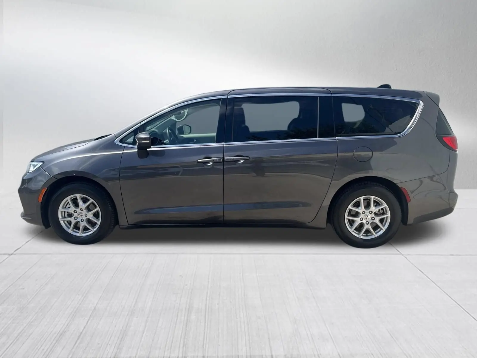 2023 Chrysler Pacifica Touring L photo 4