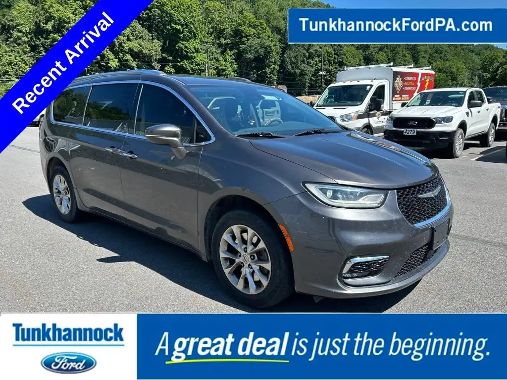 2021 Chrysler Pacifica Touring L's photo