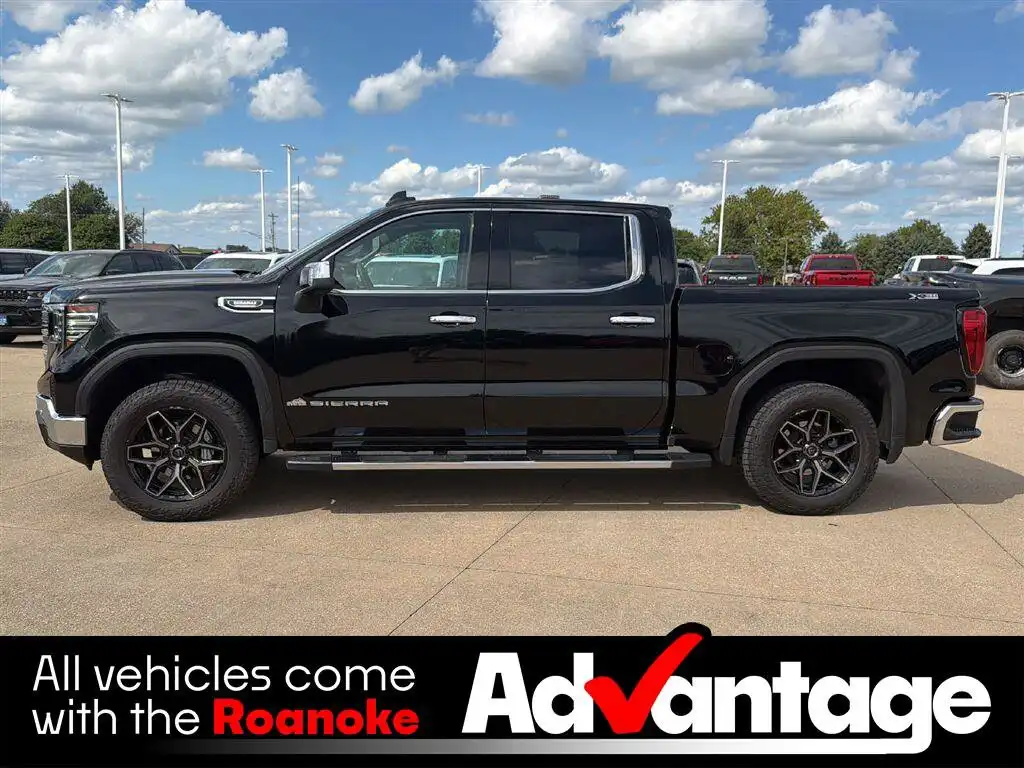 2023 GMC Sierra SLT 4WD Crew Cab Short Box's photo