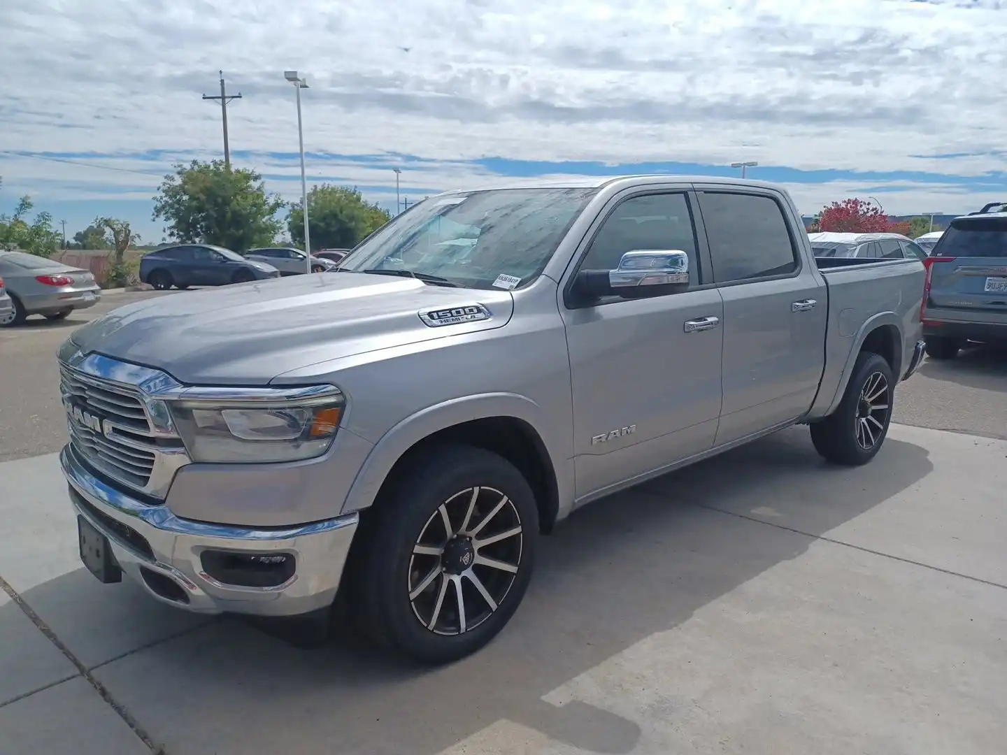 2022 RAM 1500 Laramie 4x4 Crew Cab 5'7's photo