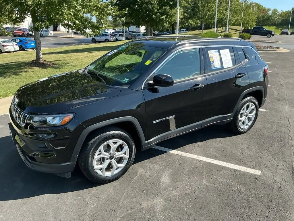 2025 Jeep Compass Latitude 4WD photo 5