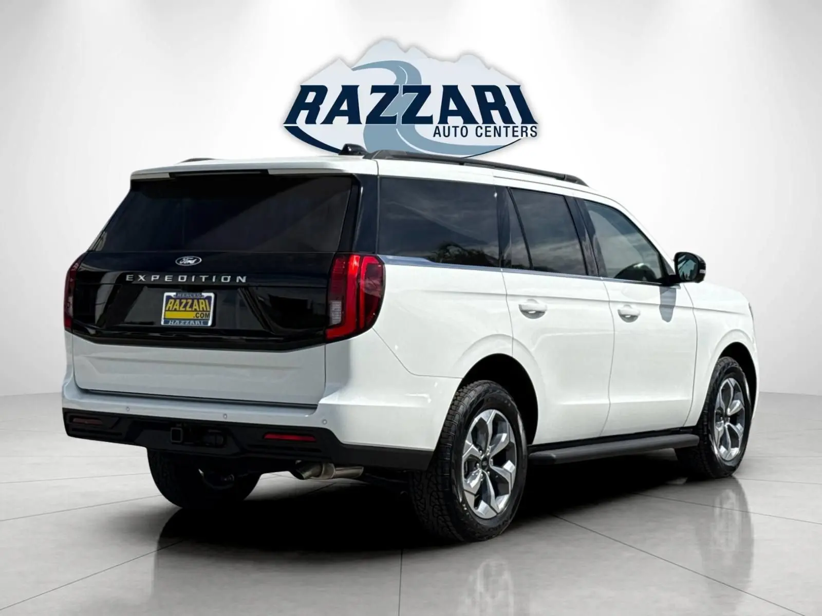 2027 Ford Expedition Active 4WD photo 3