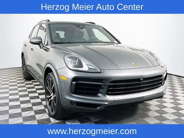 2023 Porsche Cayenne Platinum Edition's photo