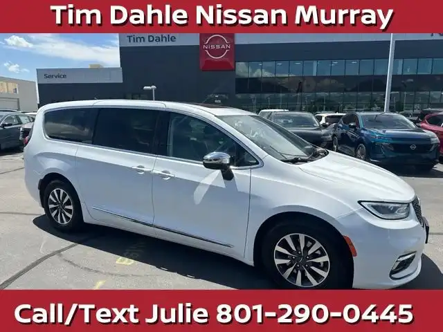 2023 Chrysler Pacifica Hybrid Limited Hybrid's photo