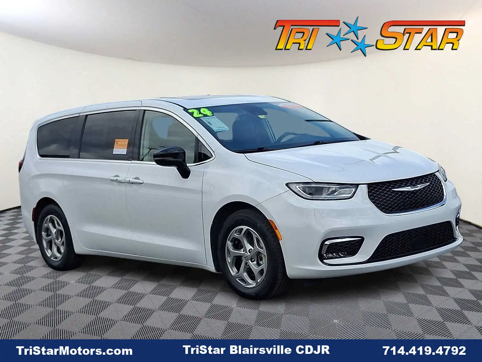 2024 Chrysler Pacifica Limited's photo