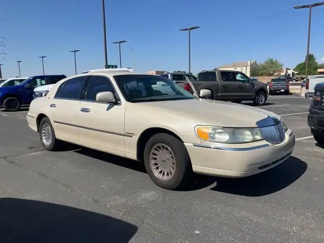 2002 Lincoln Town Car Cartier's photo