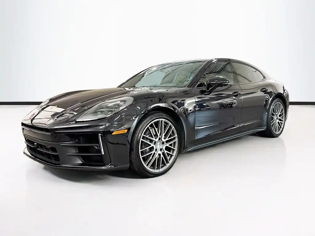 2025 Porsche Panamera 4's photo