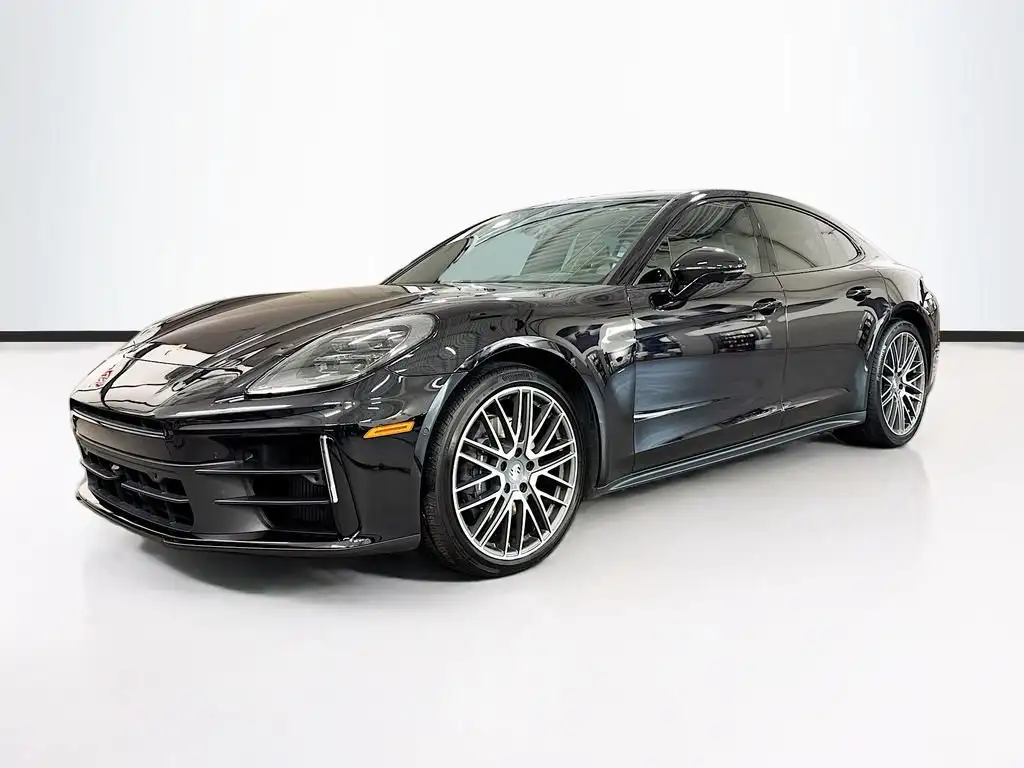 2025 Porsche Panamera 4's photo