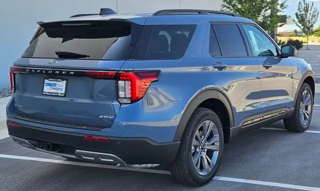 2026 Ford Explorer Active 4WD photo 5