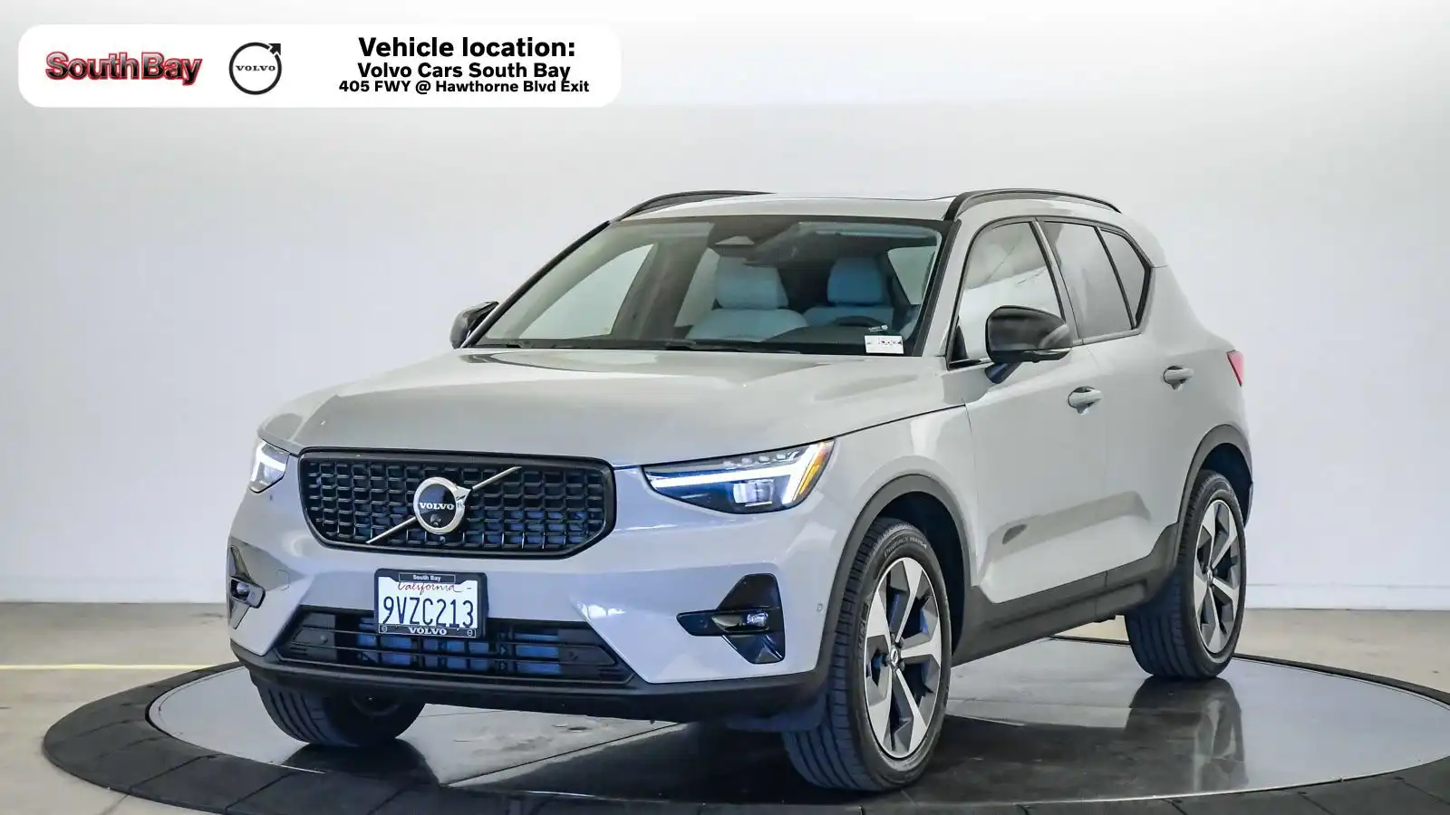 2026 Volvo XC40 B5 Plus Dark AWD's photo