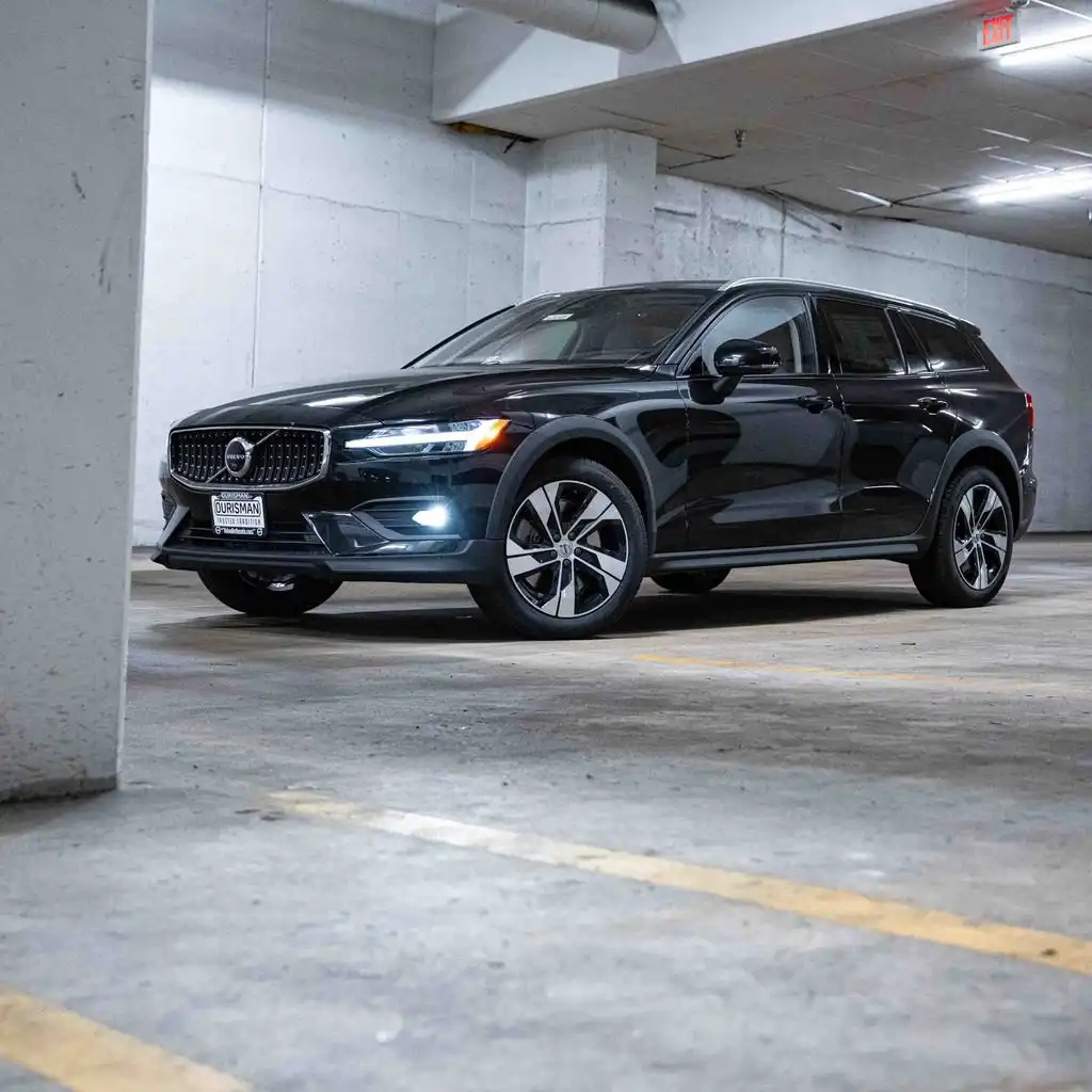 2026 Volvo V60 Cross Country B5 Plus AWD's photo