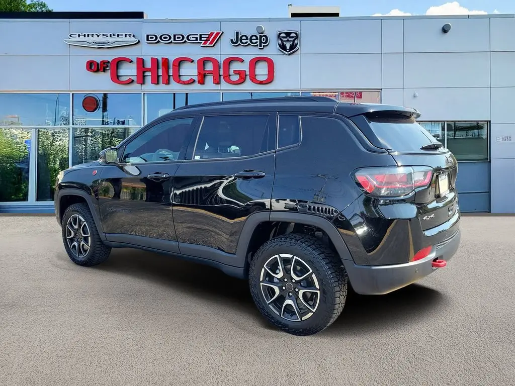 2025 Jeep Compass Trailhawk 4WD photo 3