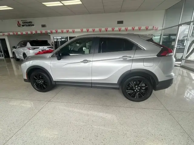 2024 Mitsubishi Eclipse Cross LE S-AWC photo 3