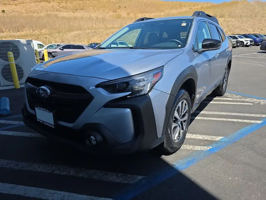 2023 Subaru Outback Premium's photo