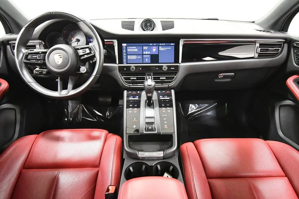 2023 Porsche Macan S photo 3