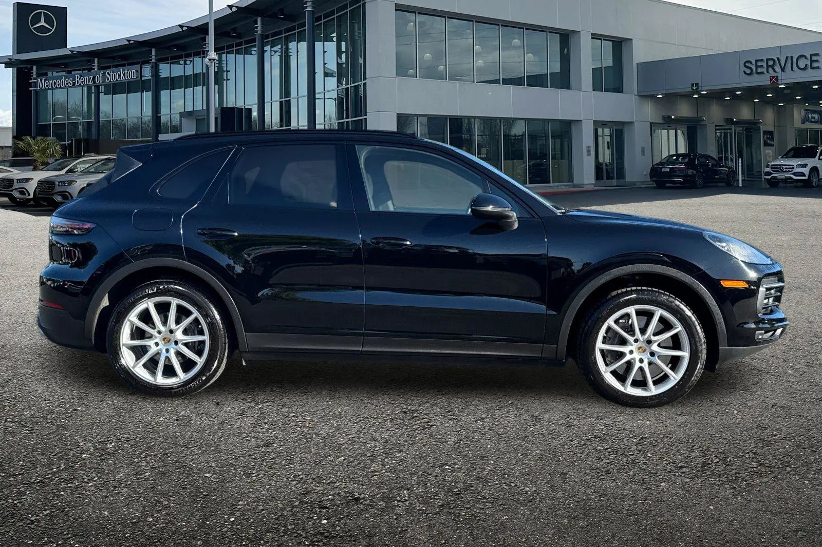2021 Porsche Cayenne Base photo 3