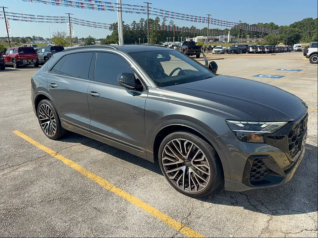 2024 Audi SQ8 Premium Plus's photo