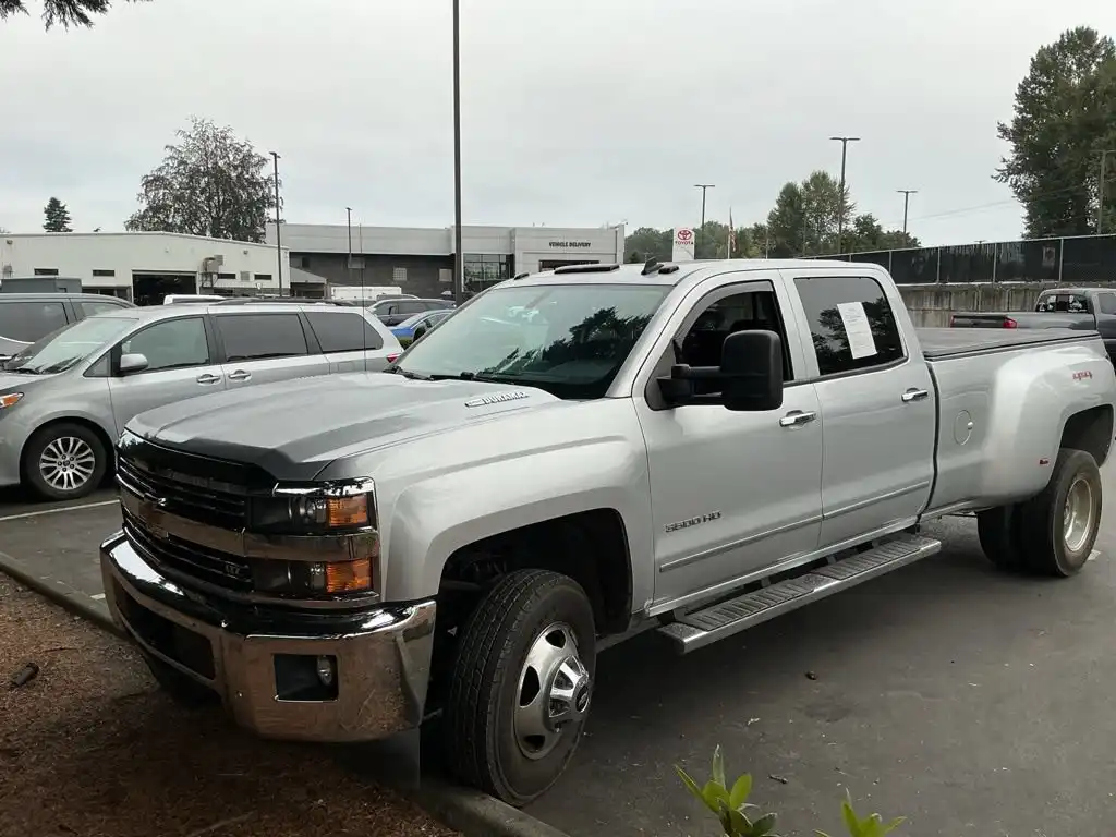 2015 Chevrolet Silverado HD LTZ 4WD Crew Cab Short Box SRW w R6Q's photo