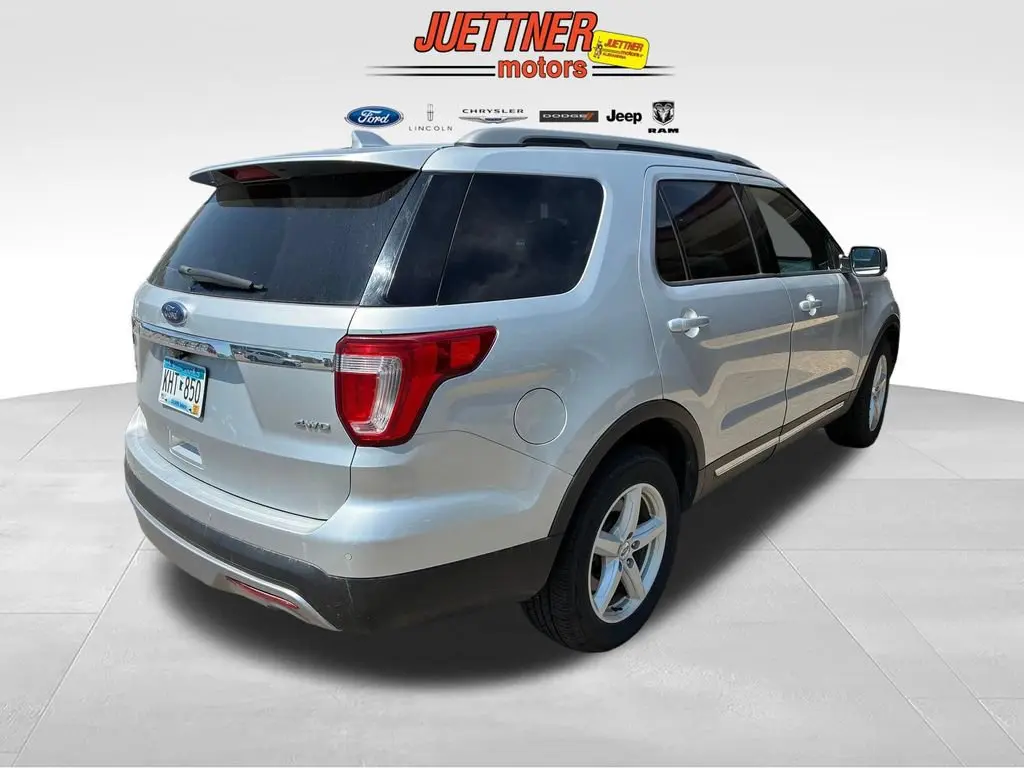 2017 Ford Explorer XLT 4WD photo 3