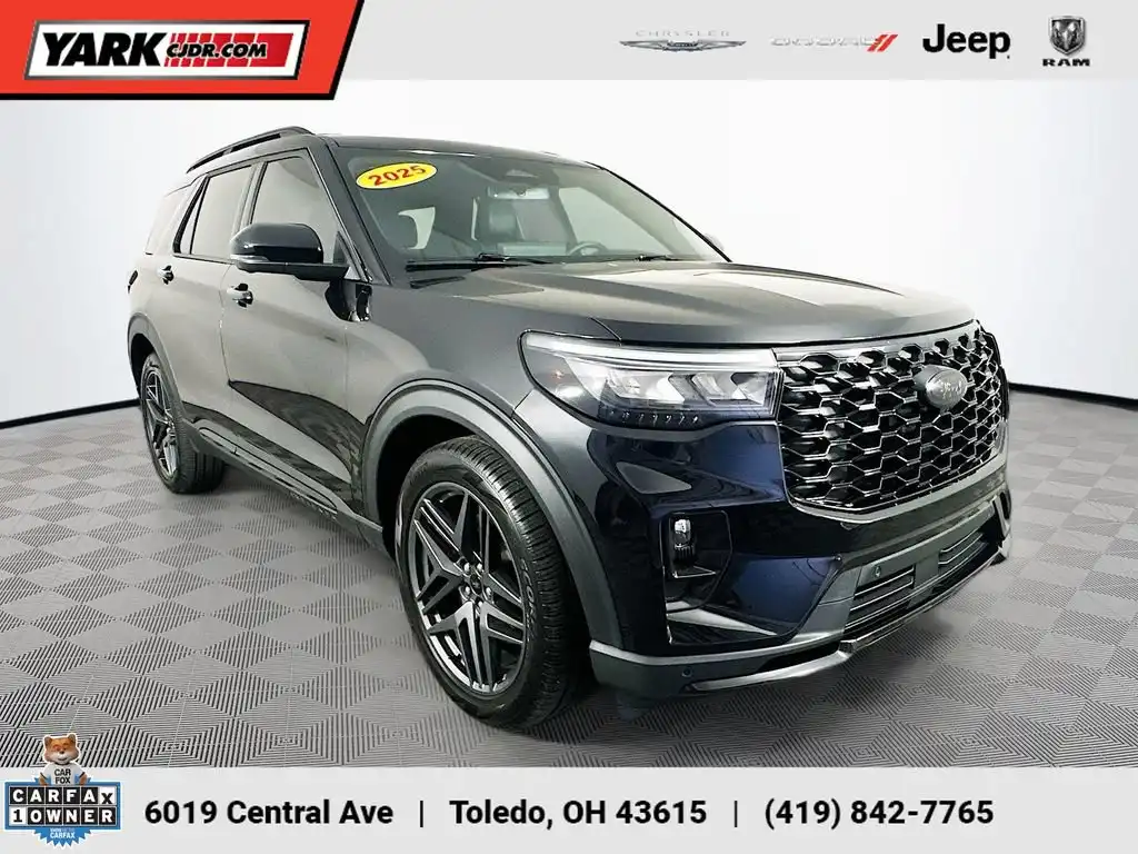 2025 Ford Explorer ST 4WD (PL535)'s photo