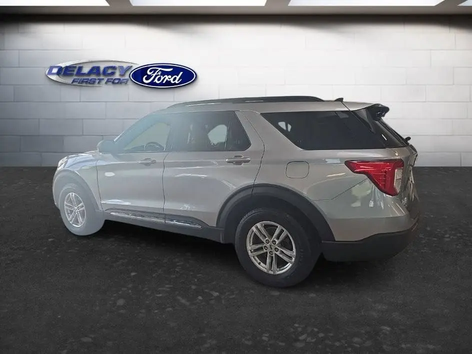 2021 Ford Explorer XLT 4WD photo 3