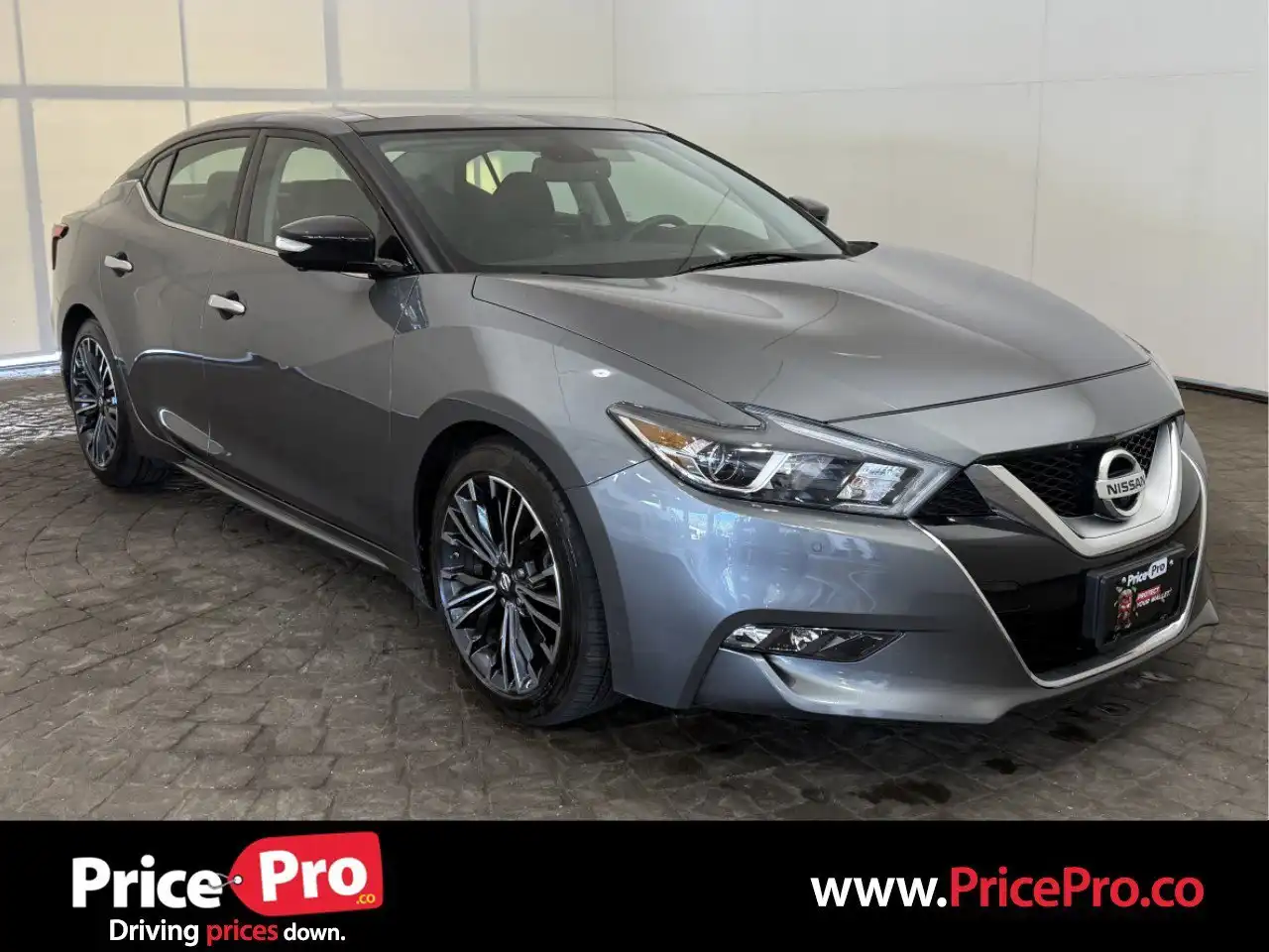 2017 Nissan Maxima Platinum's photo