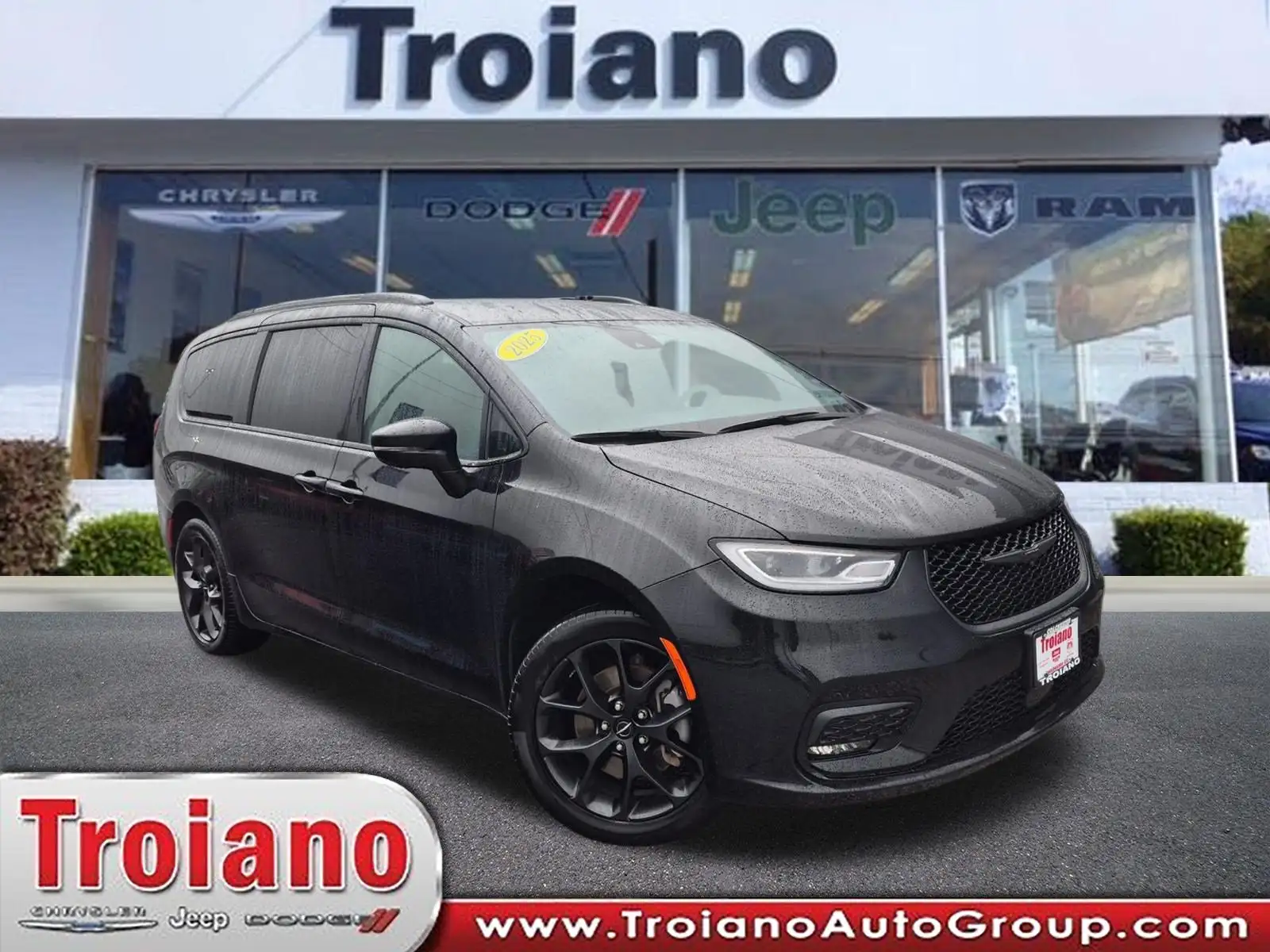 2025 Chrysler Pacifica Limited AWD's photo