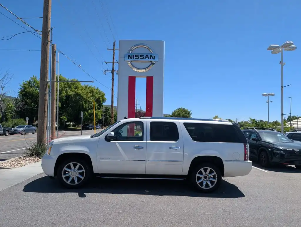 2010 GMC Yukon Denali AWD's photo