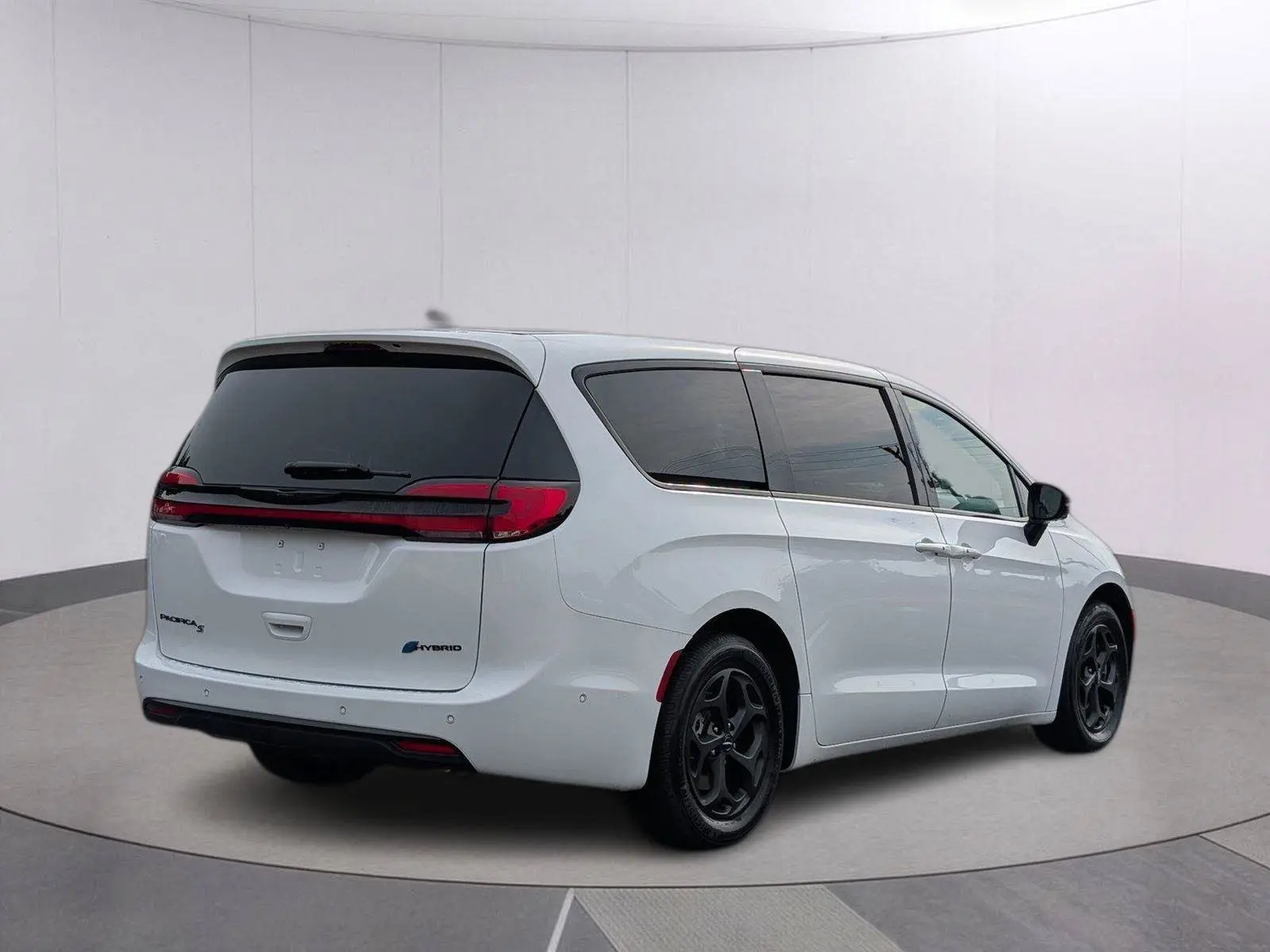 2024 Chrysler Pacifica Hybrid Select S-Appearance PHEV photo 5