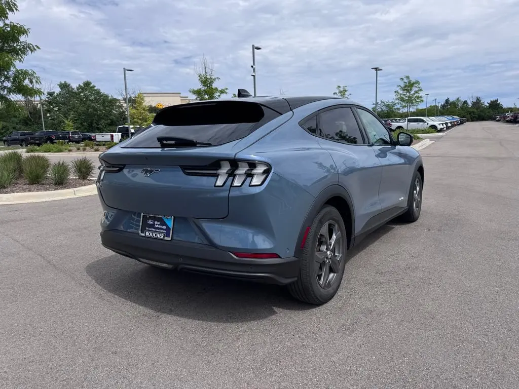 2023 Ford Mustang-Mach-e Select photo 4