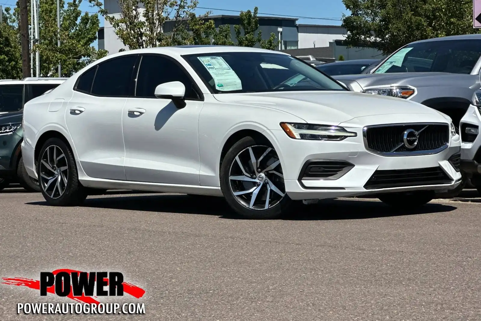 2019 Volvo S60 T6 Momentum AWD's photo
