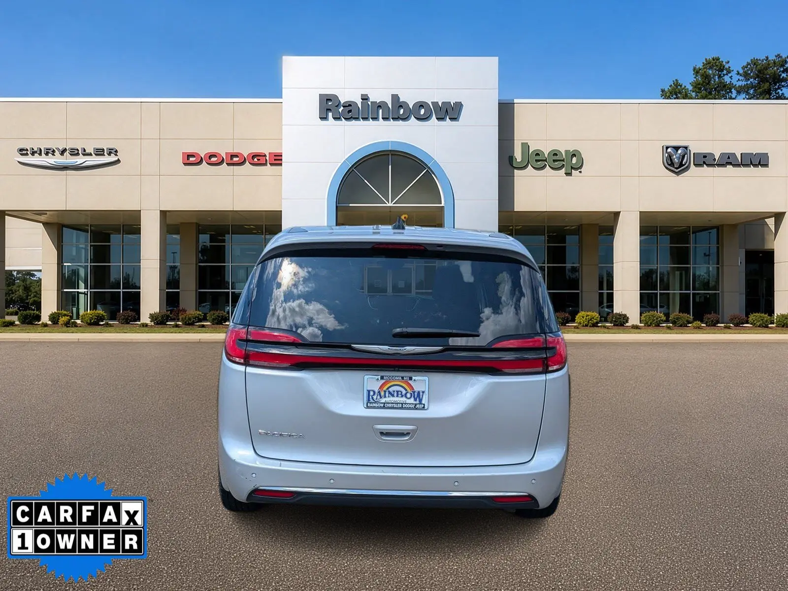2024 Chrysler Pacifica Touring L photo 4