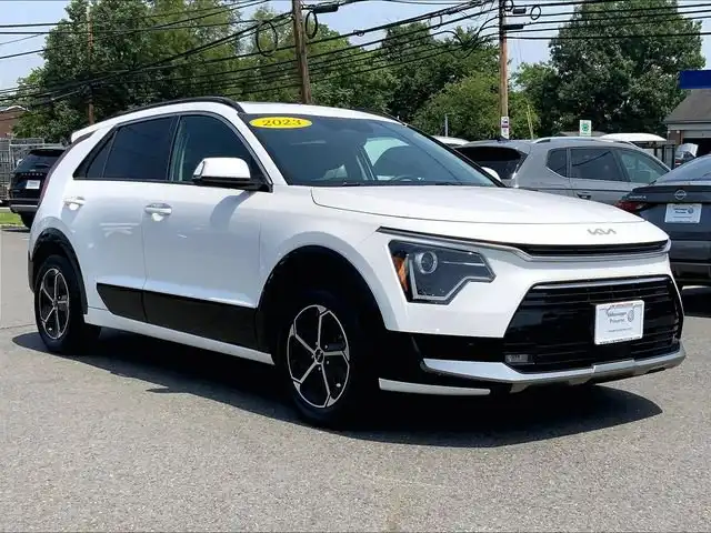 2023 Kia Niro SX HEV's photo