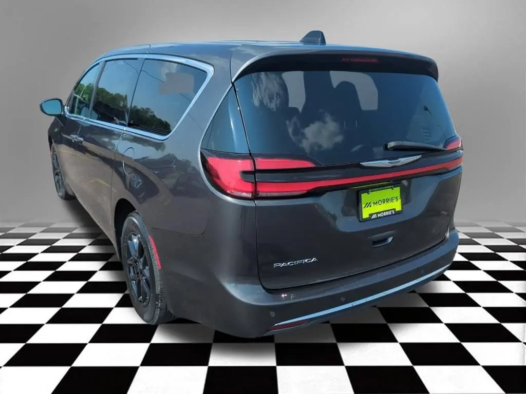 2023 Chrysler Pacifica Touring L photo 5
