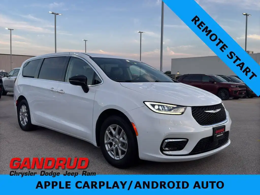 2024 Chrysler Pacifica Touring L's photo