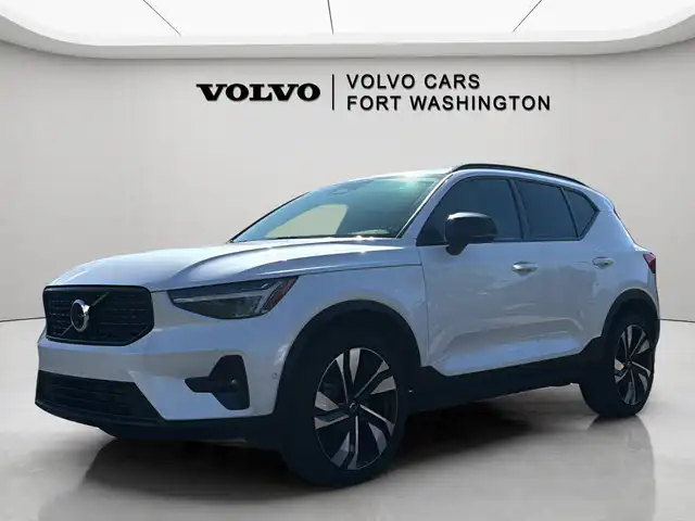 2023 Volvo XC40 B5 Plus Dark AWD's photo