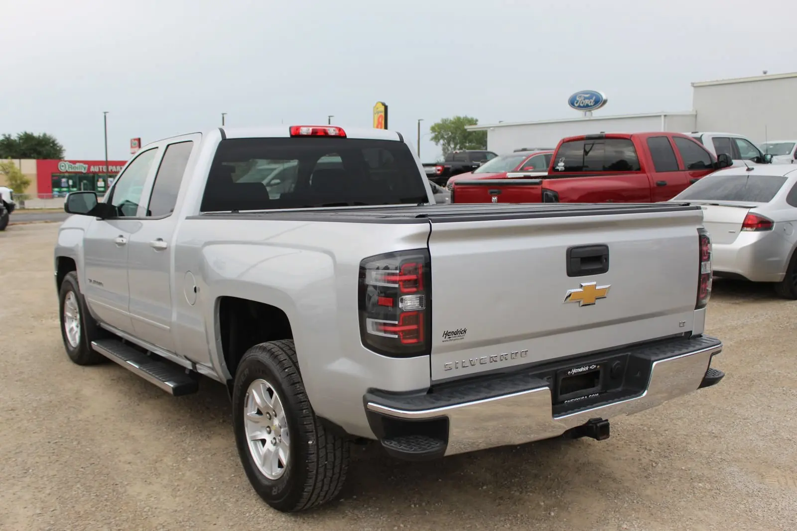 2016 Chevrolet Silverado 1500 LT Double Cab Std Box photo 4
