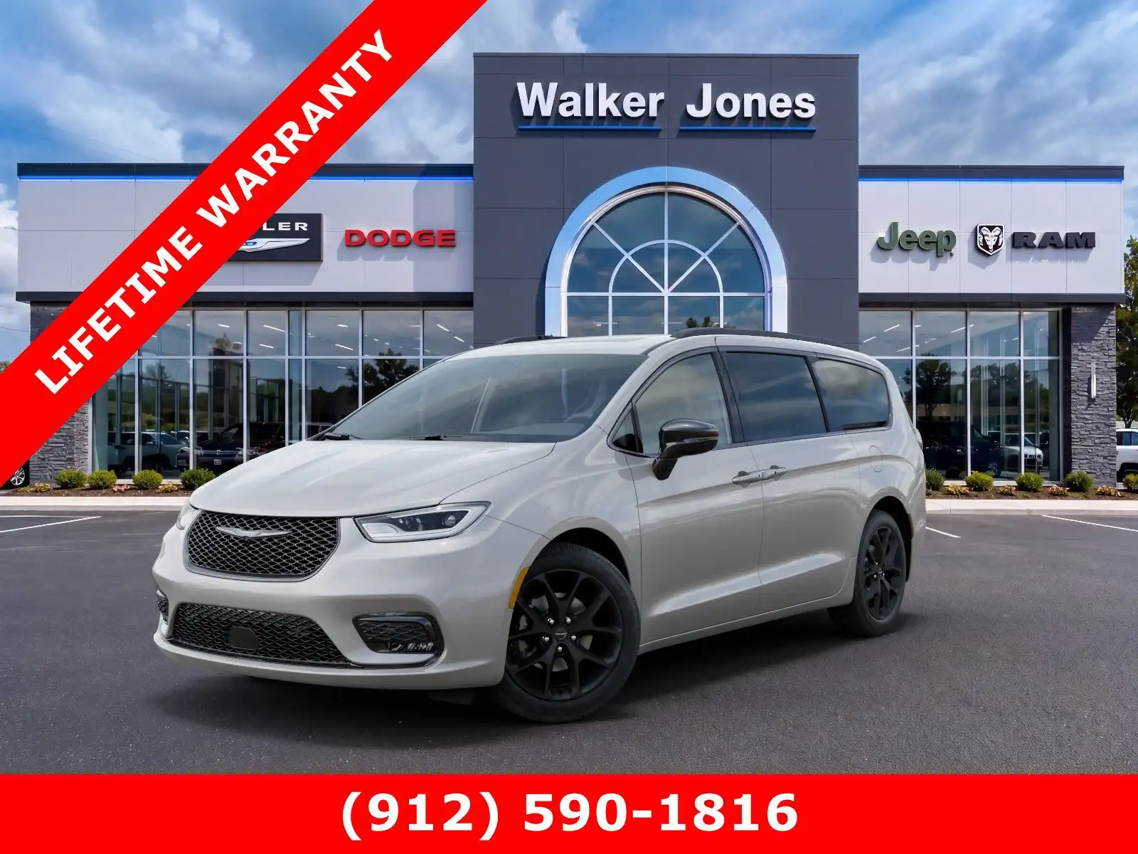 2026 Chrysler Pacifica Limited's photo