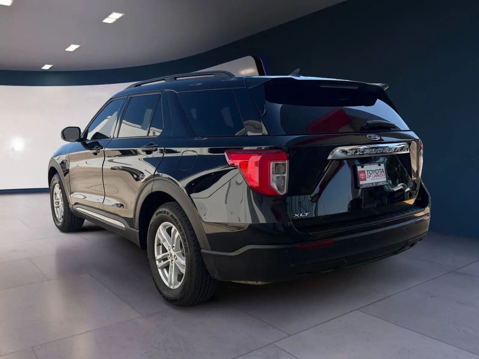 2024 Ford Explorer XLT RWD photo 3