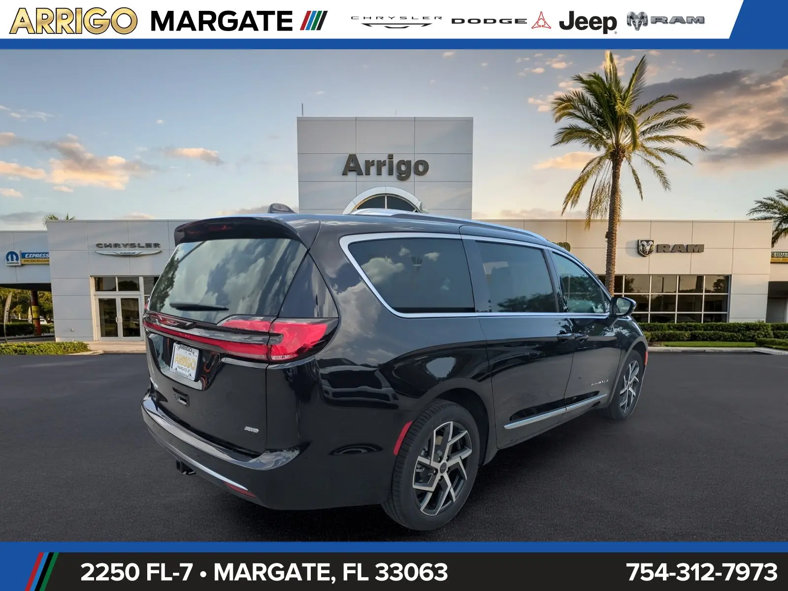 2027 Chrysler Pacifica Pinnacle AWD photo 5