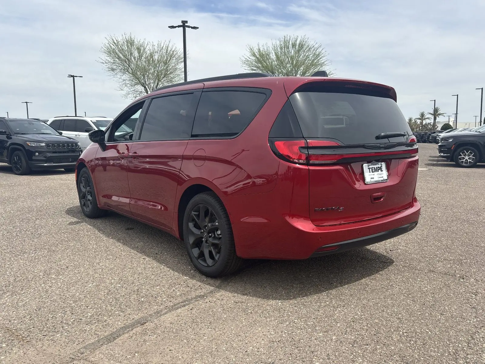 2026 Chrysler Pacifica Select photo 3