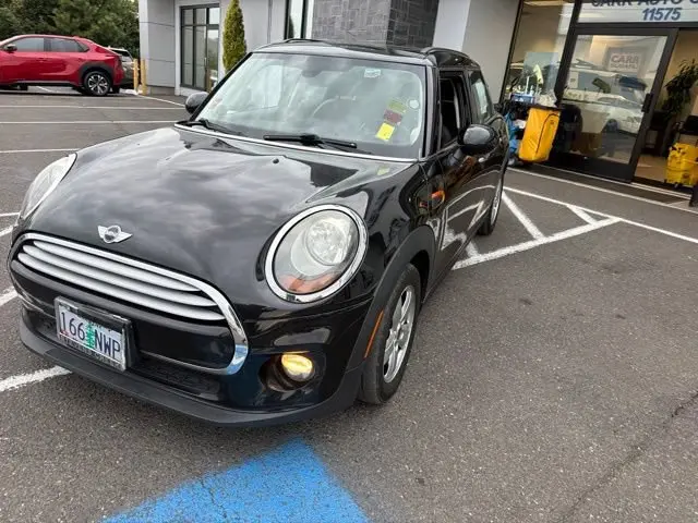 2015 MINI Cooper 4 Door photo 3