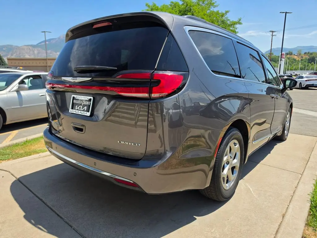 2023 Chrysler Pacifica Limited photo 5