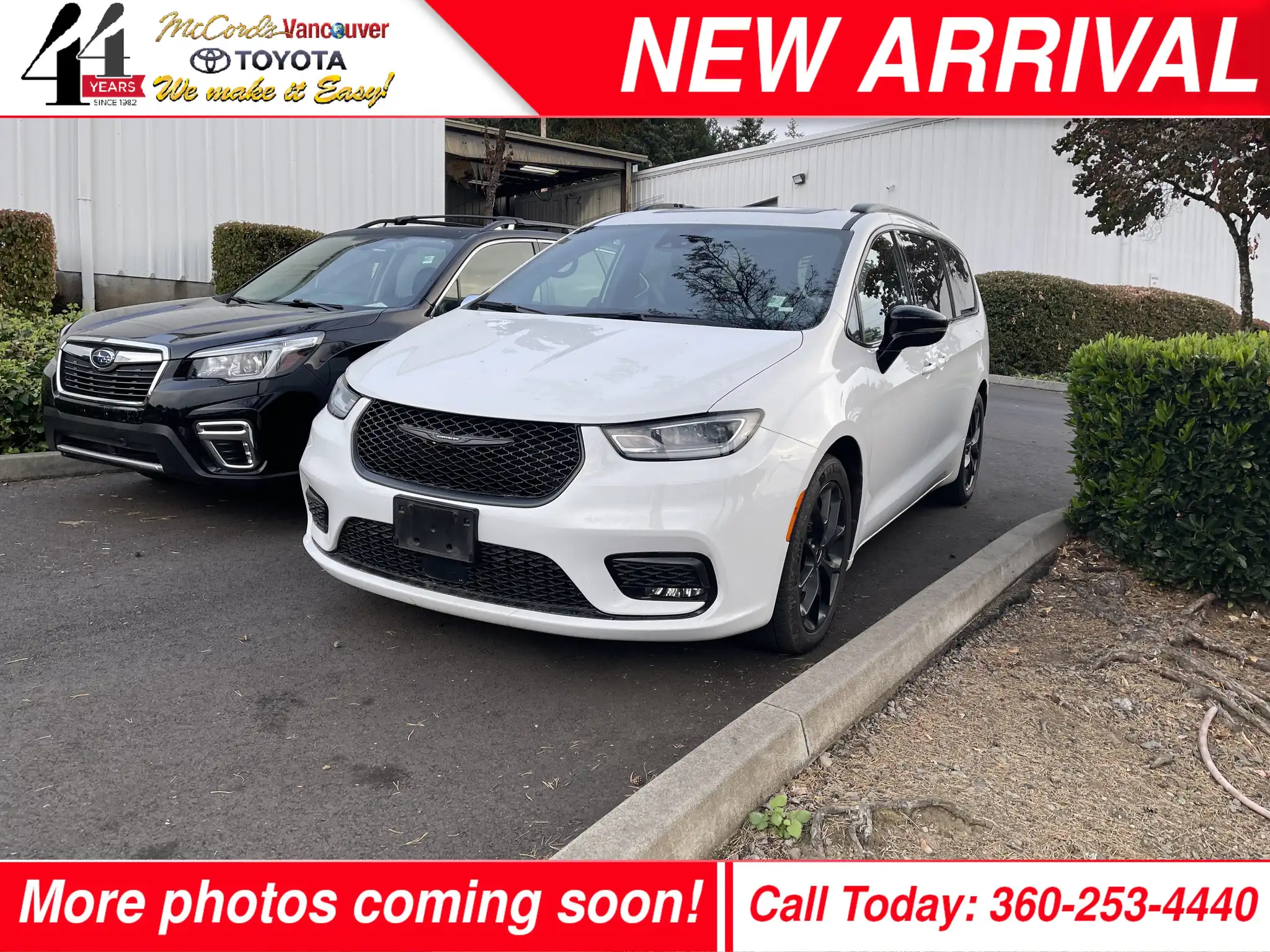 2025 Chrysler Pacifica Limited's photo