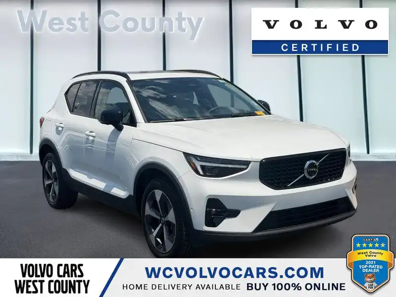 2026 Volvo XC40 B5 Plus Dark AWD's photo