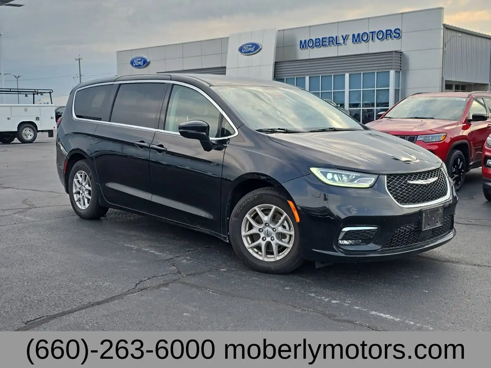 2024 Chrysler Pacifica Touring L's photo