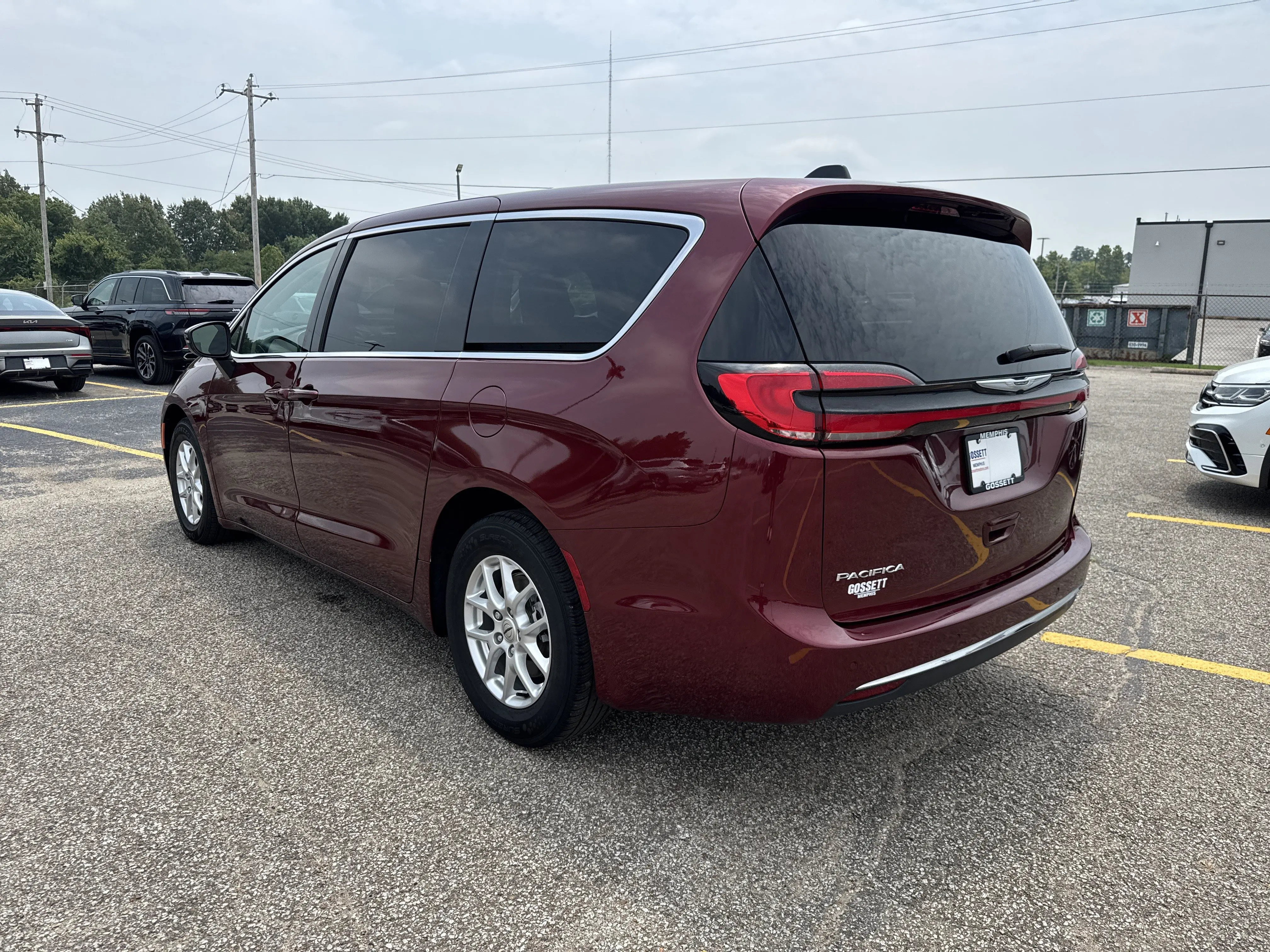 2023 Chrysler Pacifica Touring L photo 3