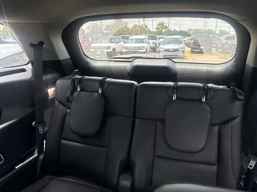 2024 Ford Explorer XLT RWD photo 5